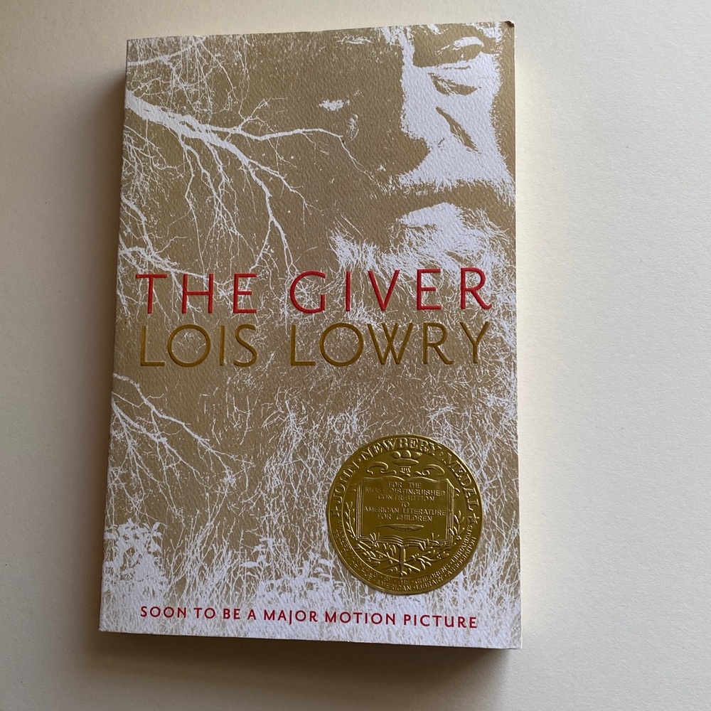 🌻 The Giver Lois Lowry book
